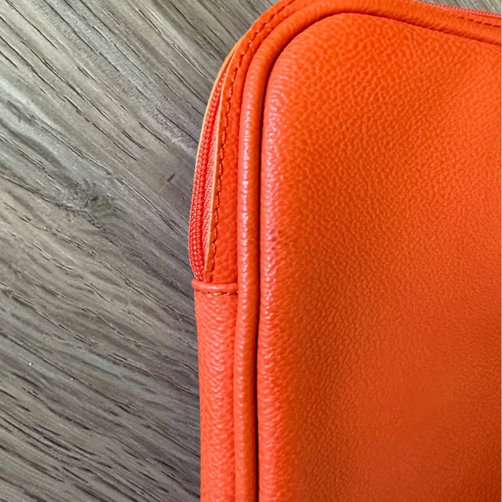 TORY BURCH - padded zip sleeve - orange w/stripe For ipad
